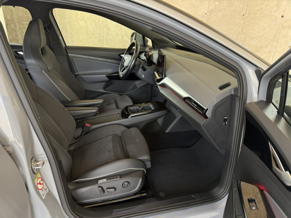 VOLKSWAGEN ID.5 Pro Performance